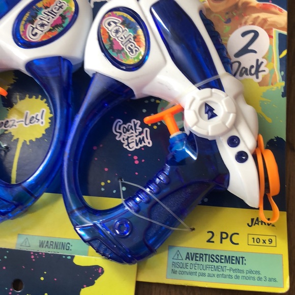NWT Goblies bundle with 2 play paint blasters and NWT blue throwable paintballs - Picture 4 of 10